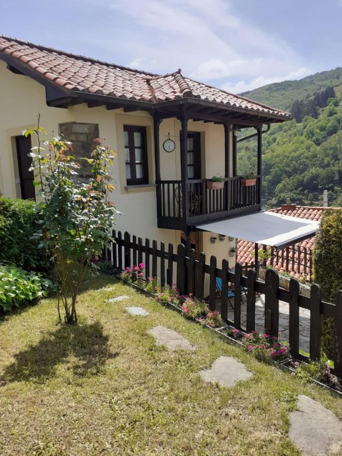 La Casina De Santulaya Villa Adrales Bagian luar foto