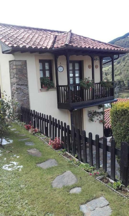 La Casina De Santulaya Villa Adrales Bagian luar foto